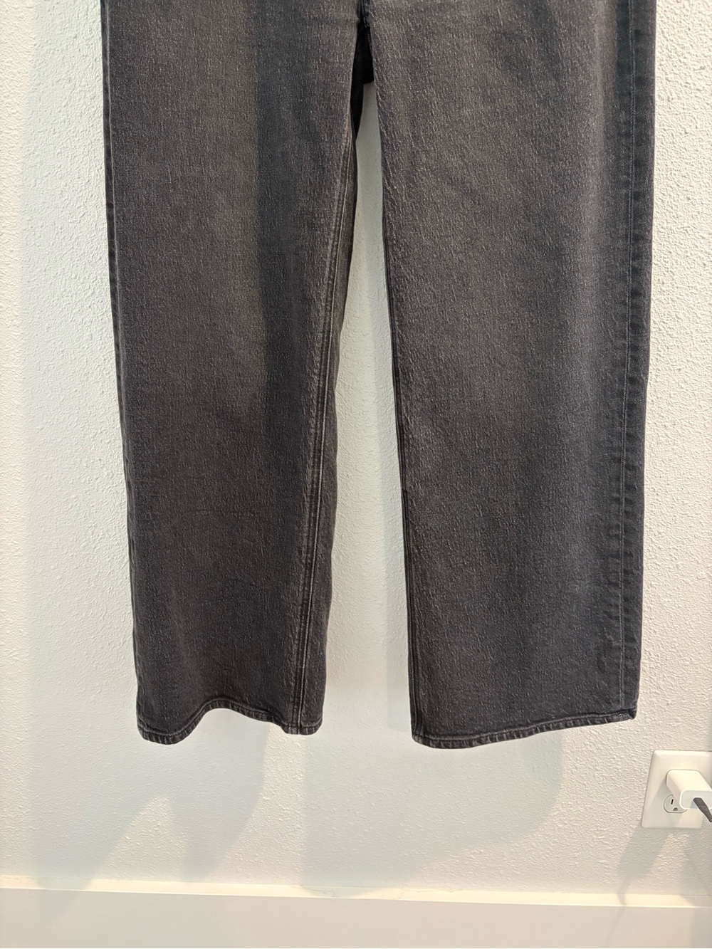 Quince Jeans - Bella Stretch Relaxed Straight Jeans in Charcoal Black (size 31) - Picture 3 of 7